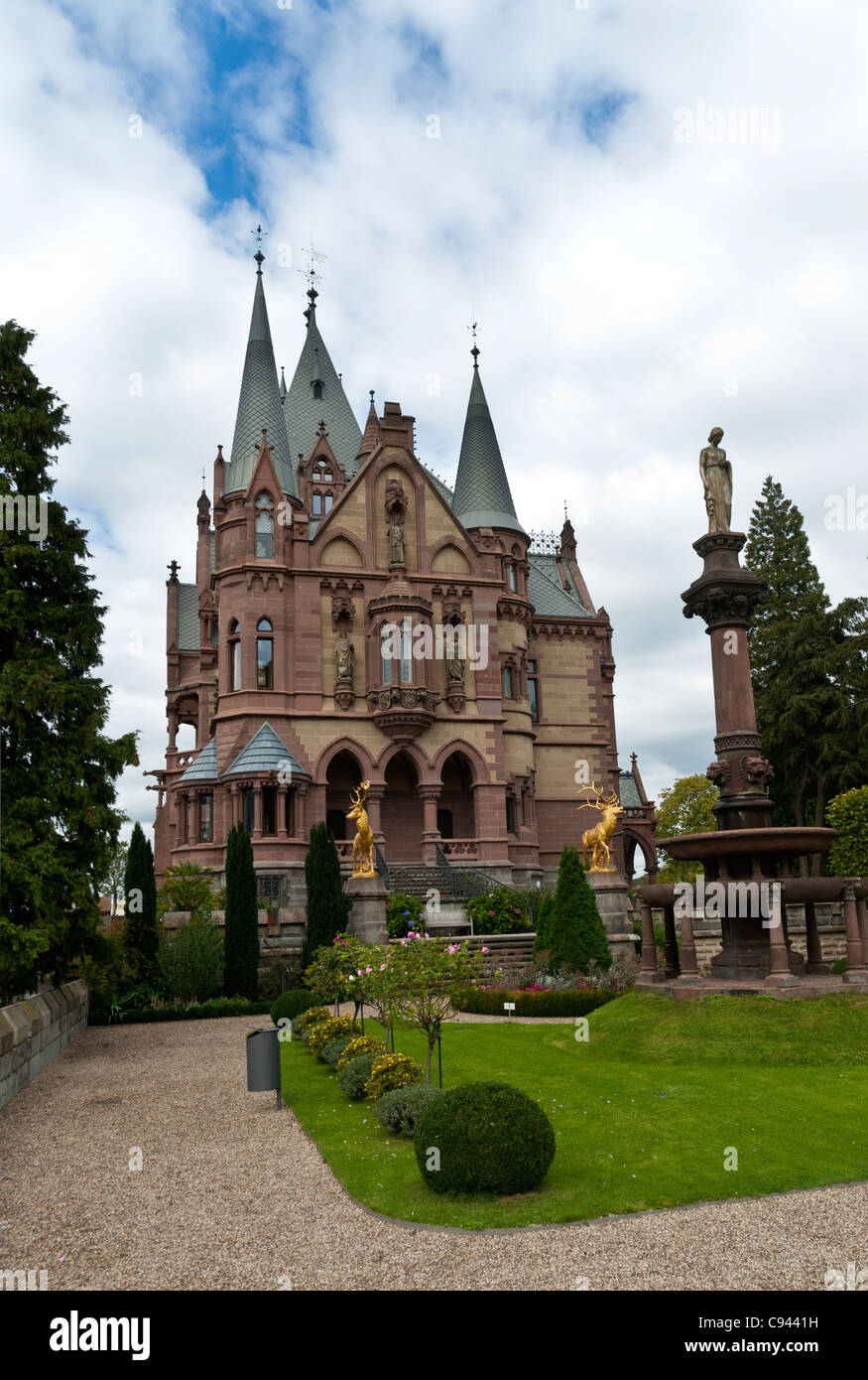 Récemment restauré le château Drachenburg, Drachenfels, Königswinter, NRW, Allemagne. Banque D'Images