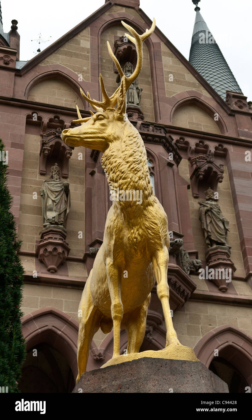 Golden Stag at château Drachenburg, Drachenfels, Königswinter, NRW, Allemagne Banque D'Images