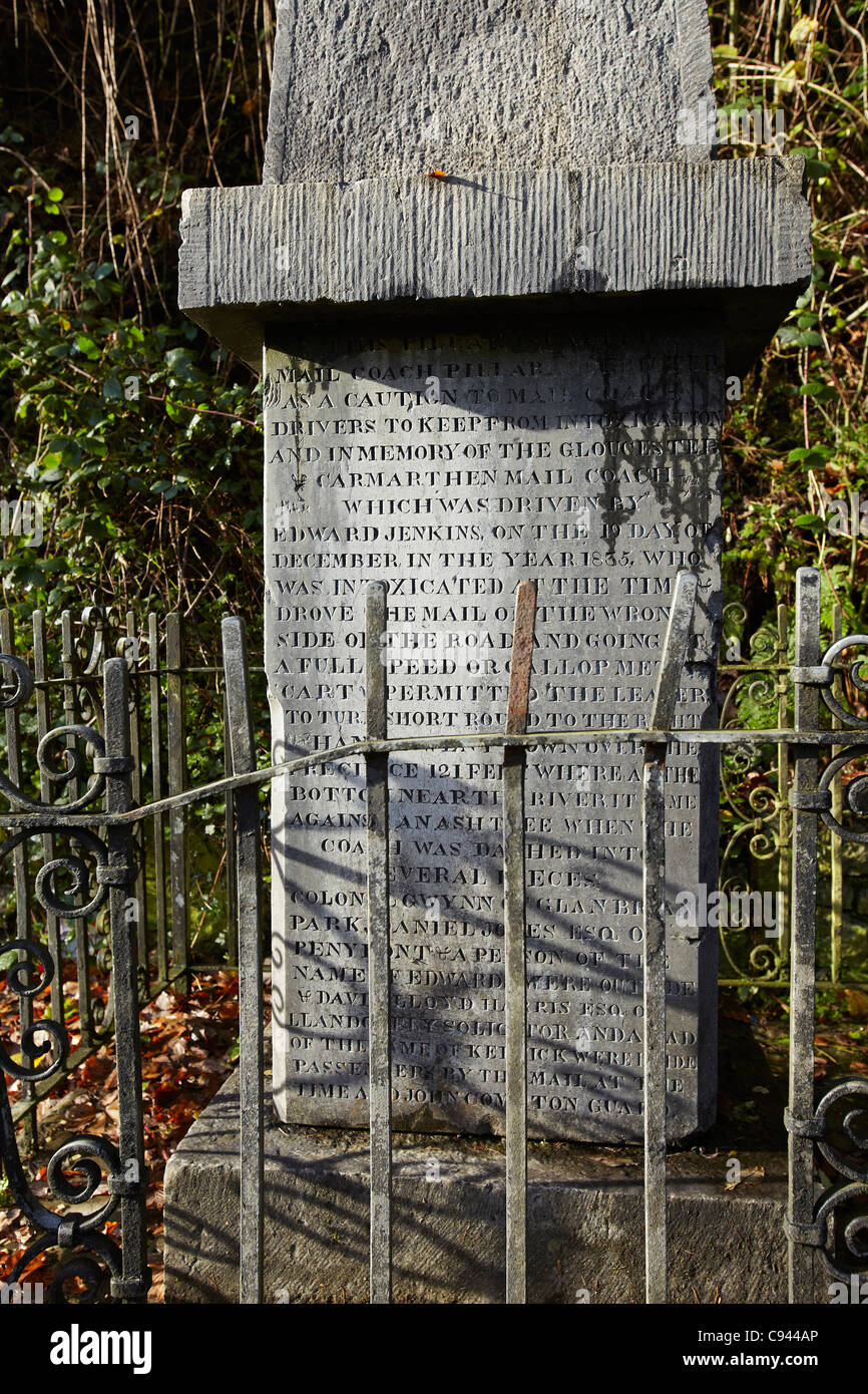 La première alerte Drunk-Driving monument, près de Llandovery sur l'A40 road Pays de Galles, Royaume-Uni Banque D'Images