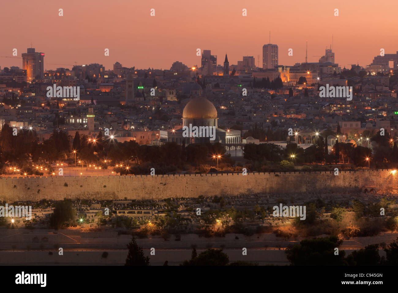 Vue panoramique de Jérusalem par nuit, Israël Banque D'Images