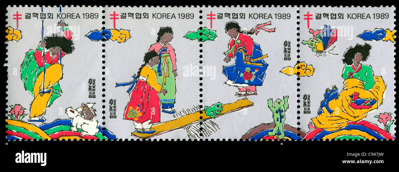 Vieux timbres de Corée numérisé sur noir, avec les dessins des enfants au jeu Banque D'Images