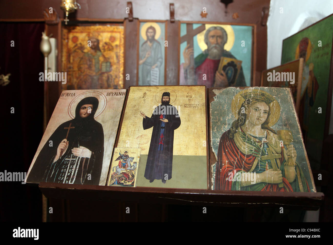 Eglise grecque orthodoxe des icônes dans l'église, Chypre Ayii Anargyri Banque D'Images