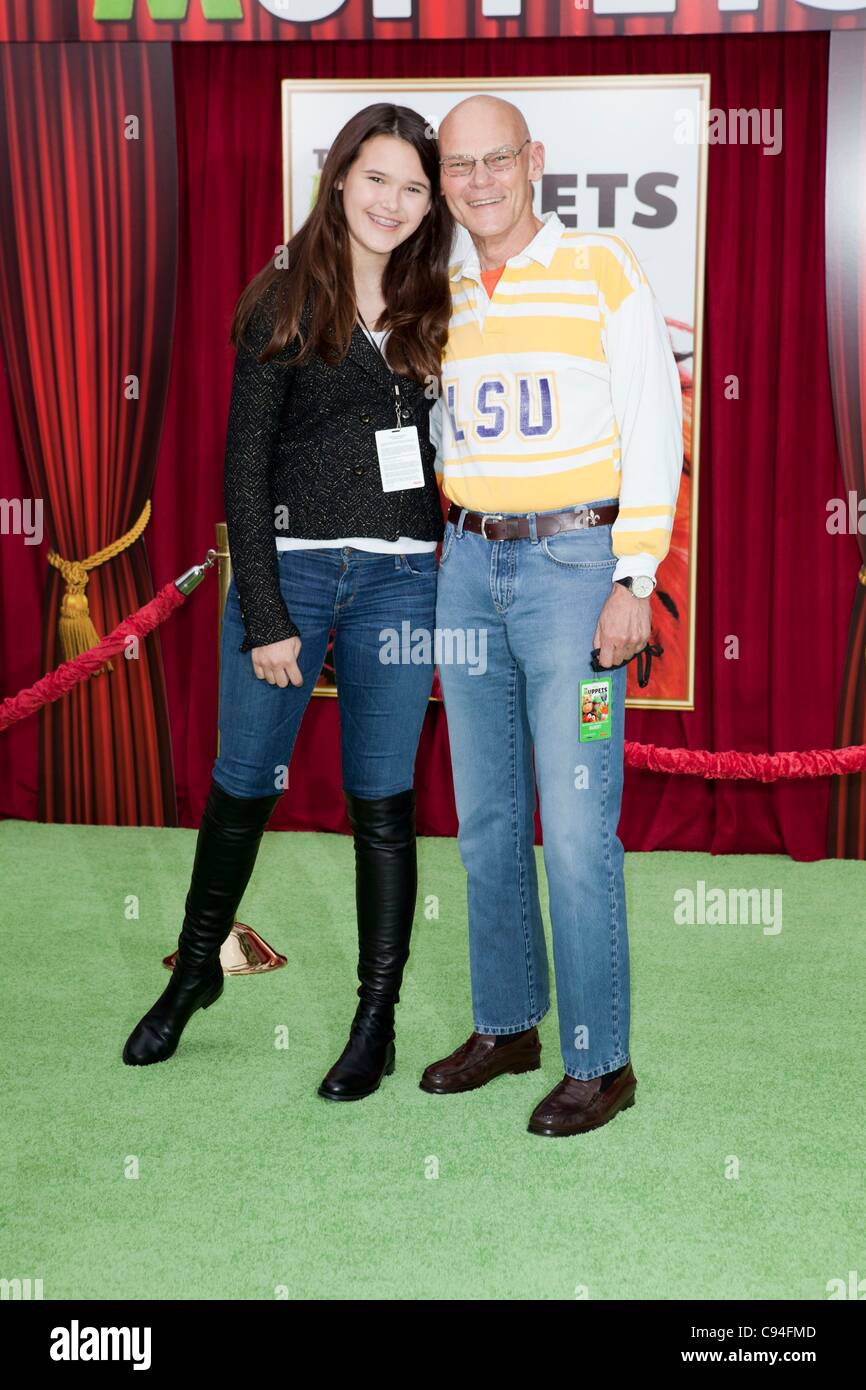 James Carville, fille au niveau des arrivées pour les Muppets Premiere, El Capitan Theatre, Los Angeles, CA, 12 novembre 2011. Photo par : Emiley Schweich/Everett Collection Banque D'Images