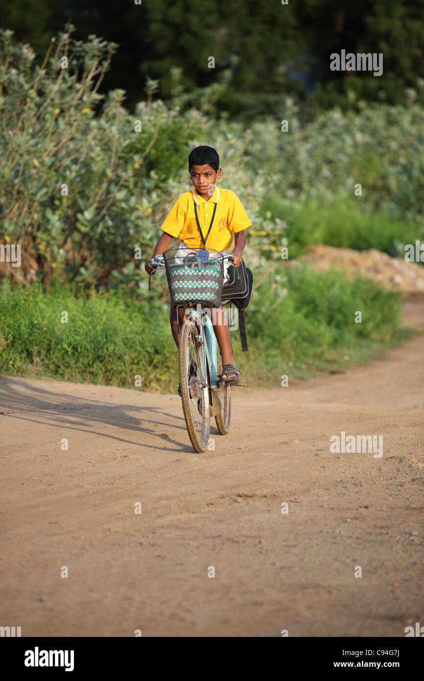 Indian School boy sur location Tamil Nadu Inde Banque D'Images