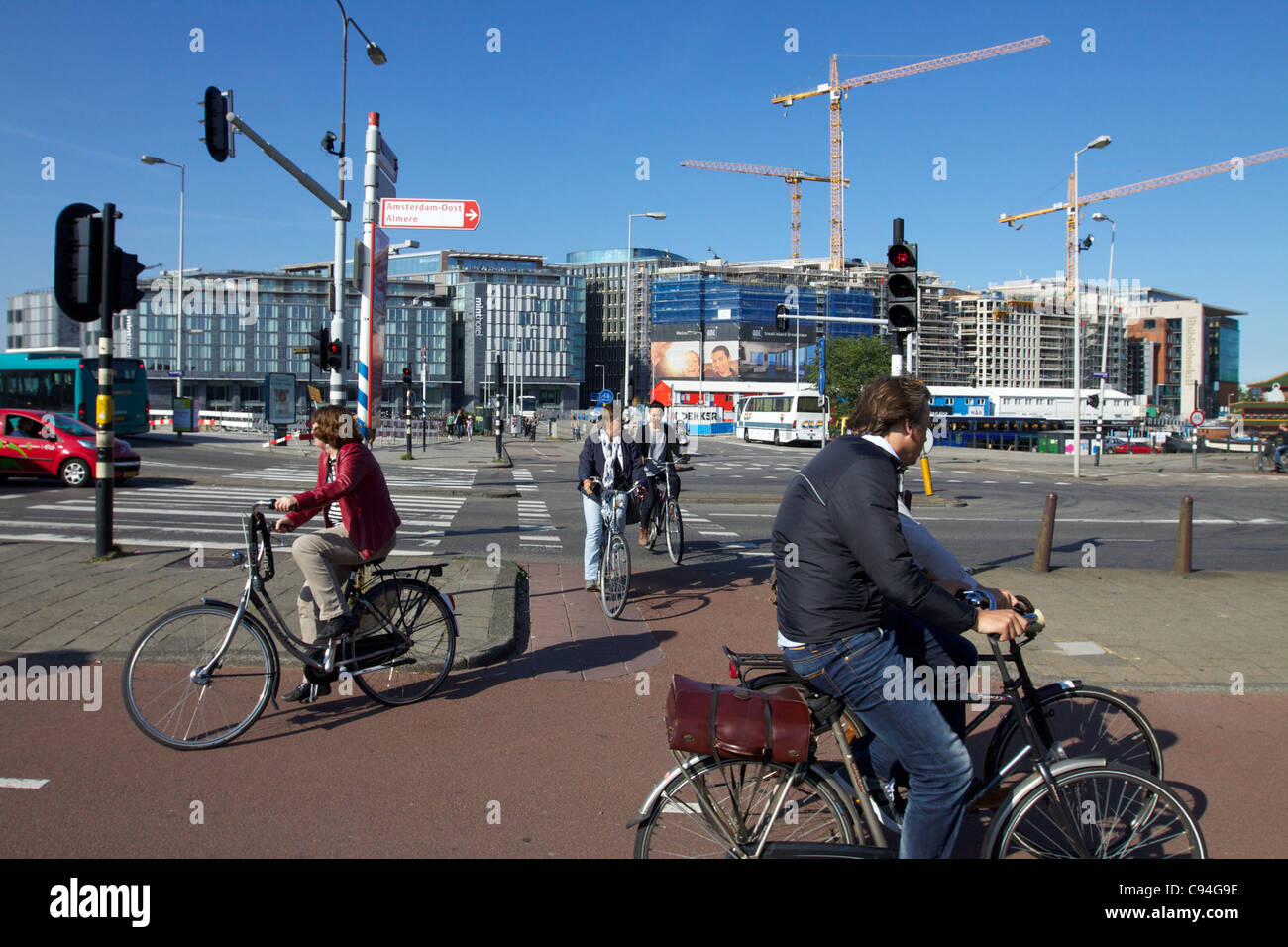 L'architecture moderne et les chantiers de construction à Amsterdam Banque D'Images