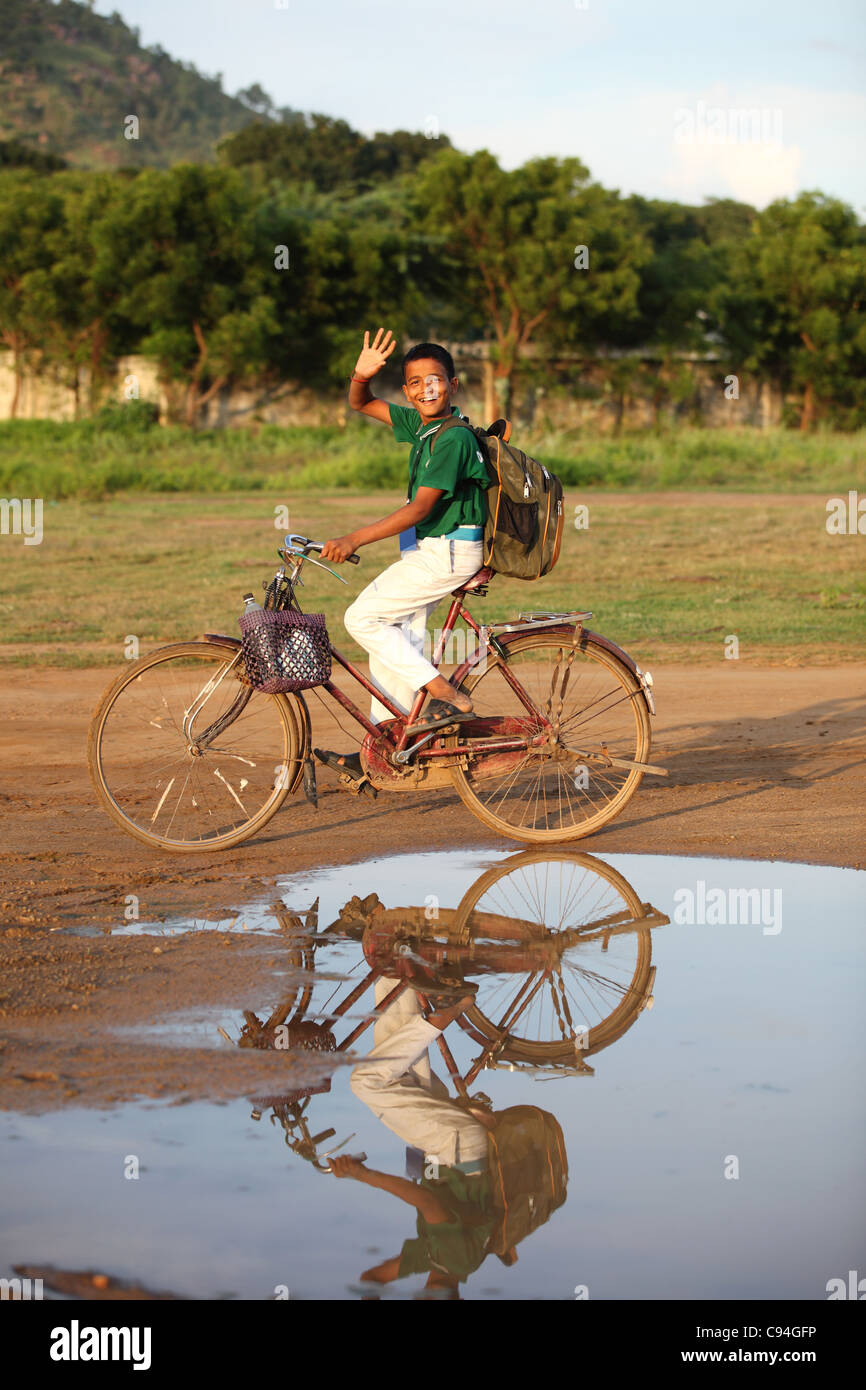 Indian School boy sur location Tamil Nadu Inde Banque D'Images