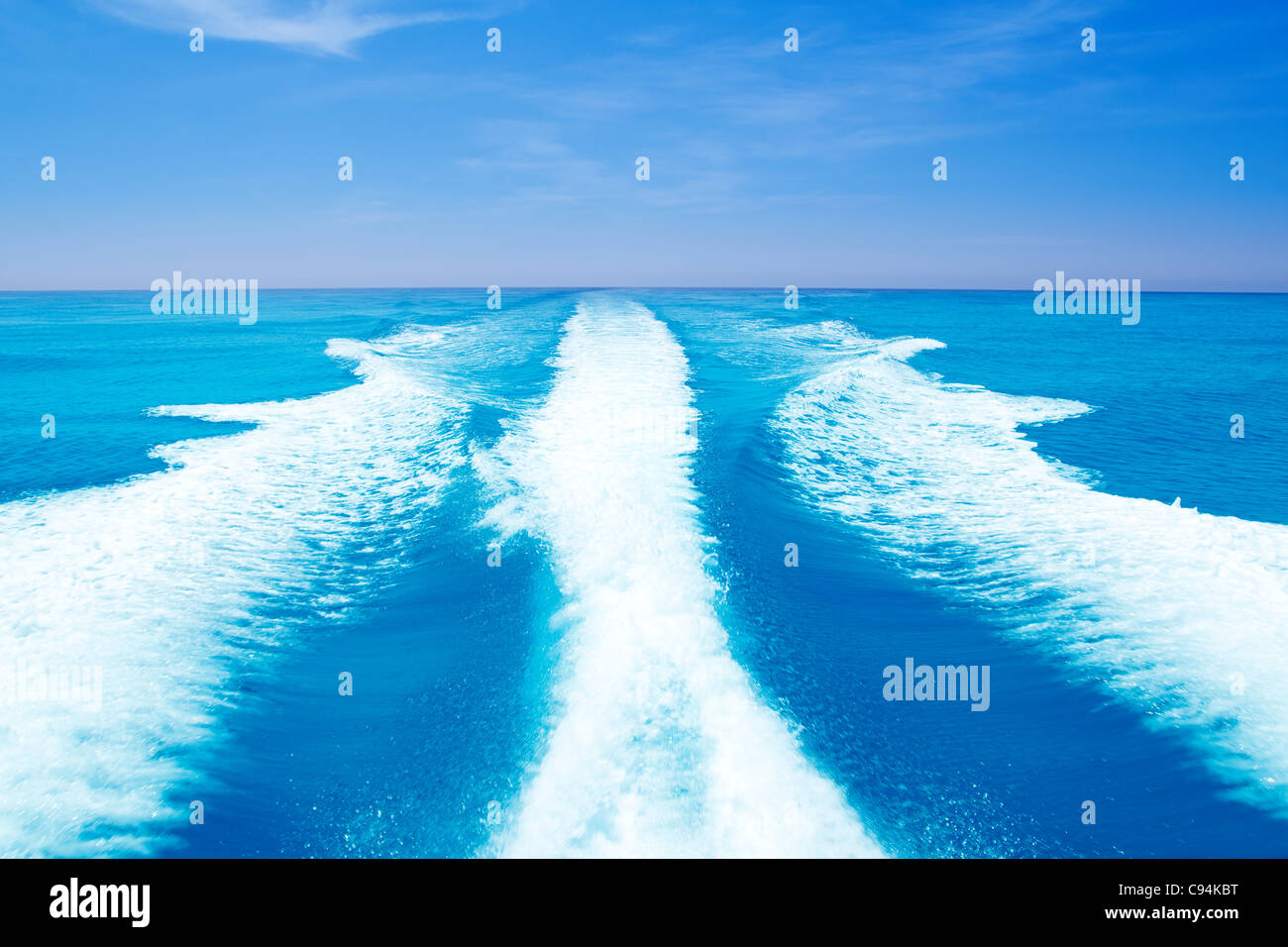 Boat Service lavage prop sur la mer turquoise à sunny day Banque D'Images