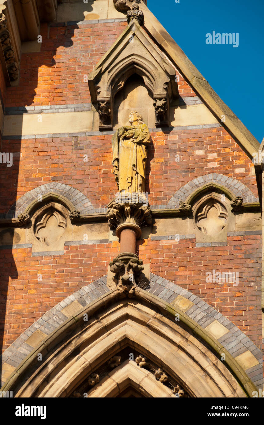 Détail de Gorton monastère ou 'l'Église et couvent de Saint François'. E.W. Pugin, 1872. Gorton, Manchester, Angleterre, RU Banque D'Images