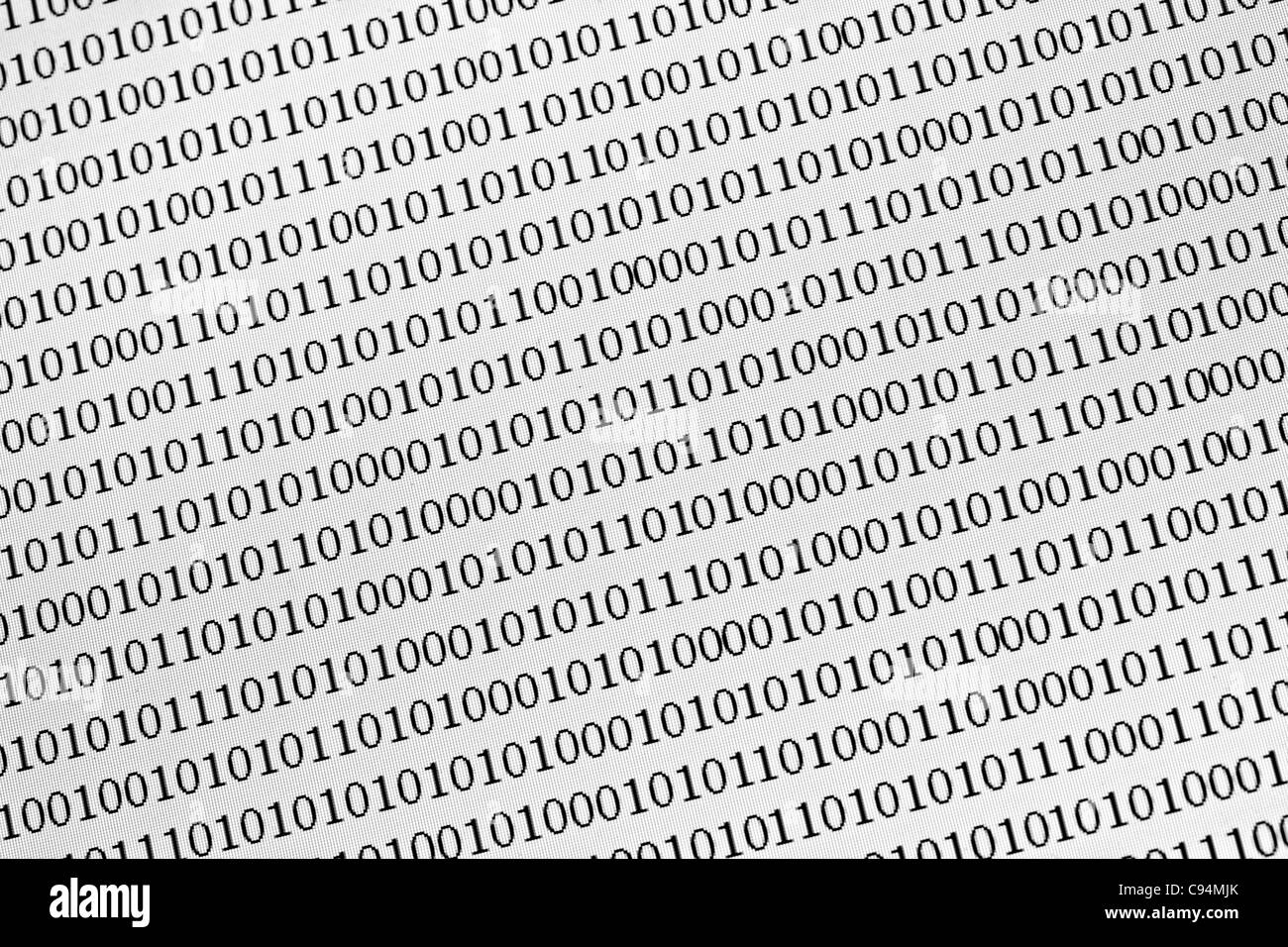 Les nombres binaires sur un écran d'ordinateur Banque D'Images
