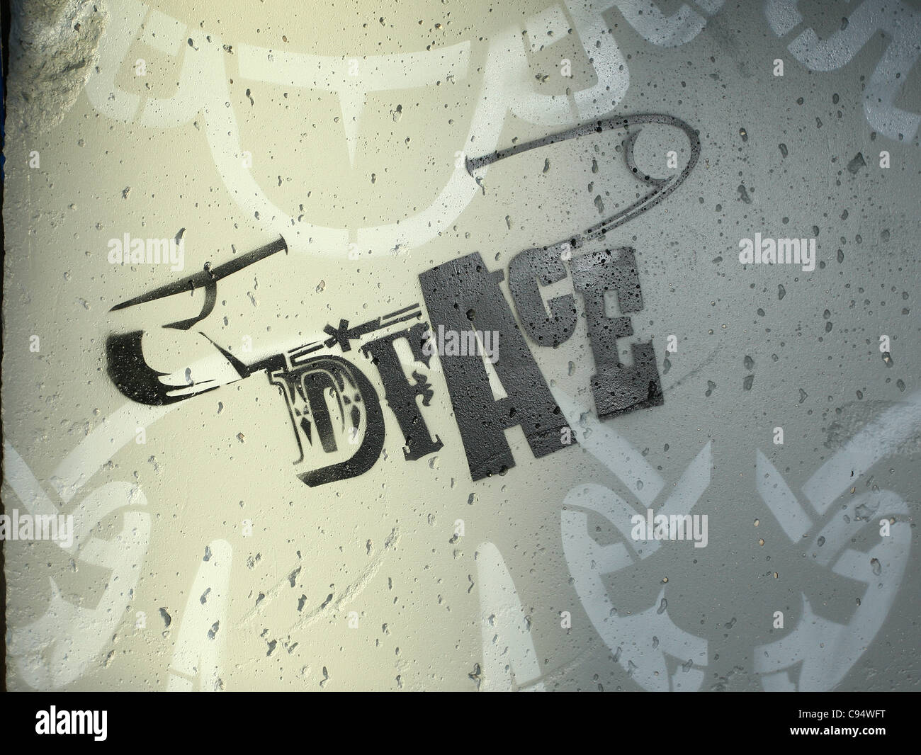 D*FACE ART DERRIÈRE LE MUR DE BERLIN. Présenté par le WENDE MUSEUM LOS ANGELES CALIFORNIA USA 13 novembre 2011 Banque D'Images