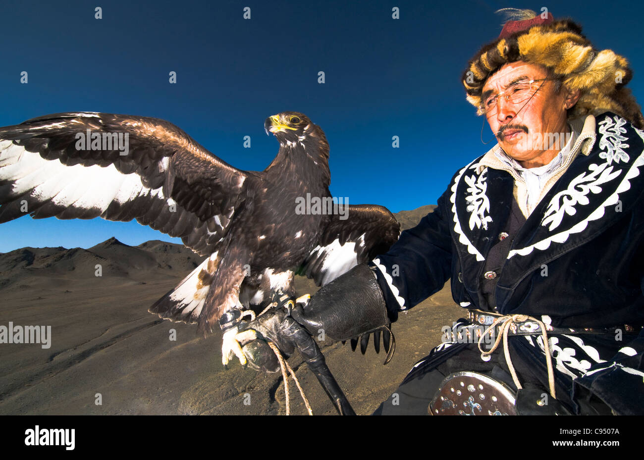 Un fier eagle Hunter. Banque D'Images