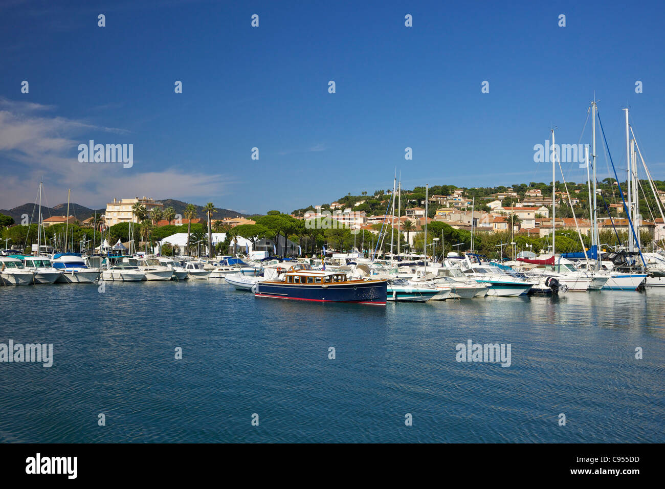 Le port de Sainte-Maxime vu de la mer, Var, Provence, Cote d'Azur, France Banque D'Images Le port de Sainte-Maxime vu de la mer, Var, Provence, Cote d'Azur, France Banque D'Images