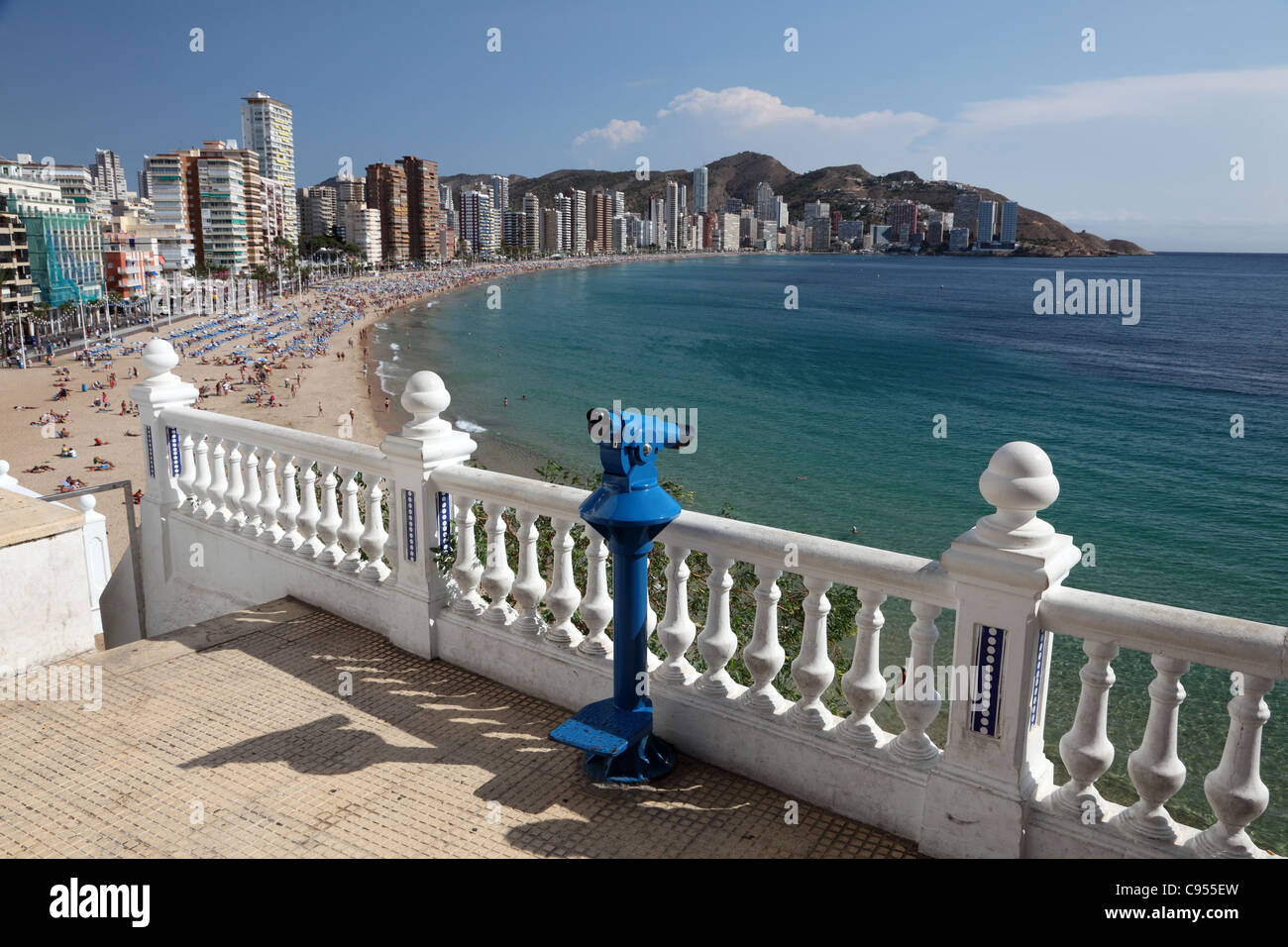 Vue sur la Méditerranée resort Benidorm, Espagne Banque D'Images