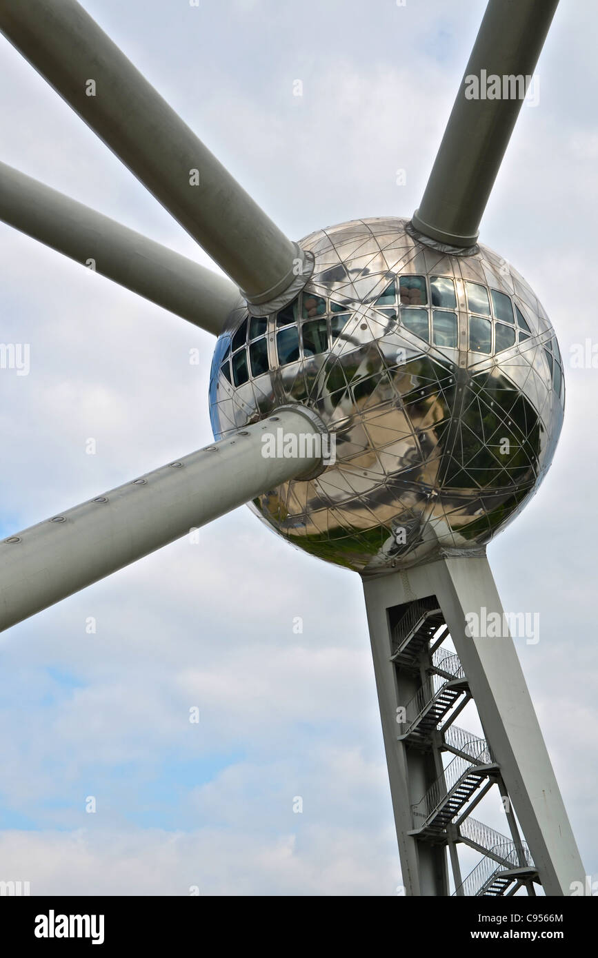L'Atomium à Bruxelles qui a été construit pour l'Exposition Universelle de Bruxelles 1958 Banque D'Images L'Atomium à Bruxelles qui a été construit pour l'Exposition Universelle de Bruxelles 1958 Banque D'Images