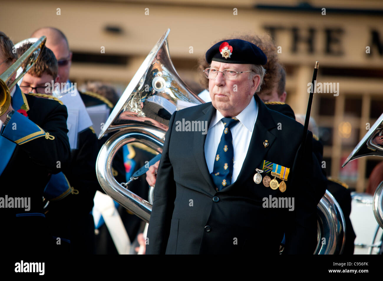 Maire de la Rcbd Erewash Kevin Miller assiste à souvenir en service, la firme Ilkeston Derbyshire, Royaume-Uni Le dimanche 13 novembre 2011 Banque D'Images