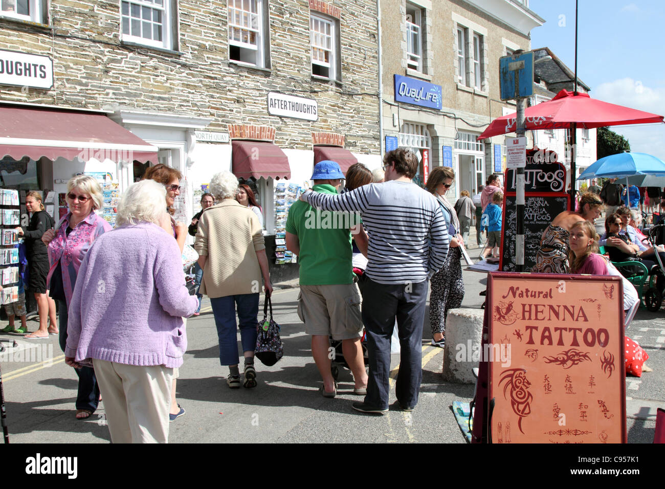 En été, des rues de Padstow, Cornwall, UK Banque D'Images