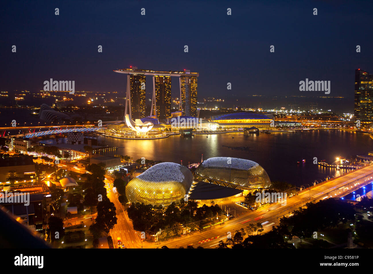 Marina Bay Sands Hotel, Singapour Vue de nuit Banque D'Images