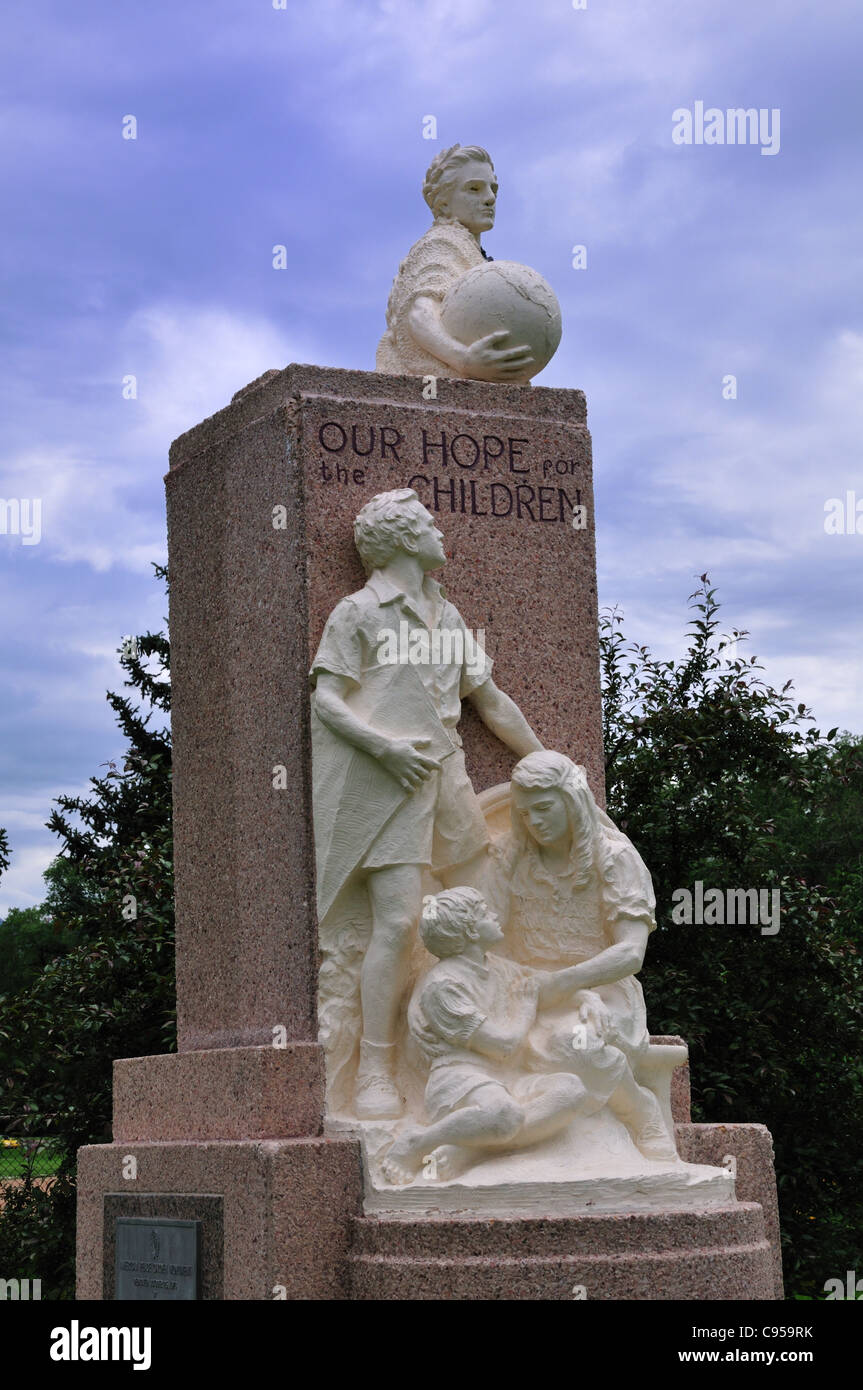 Monument intitulé "Notre espoir pour les enfants' par Boyd K. Packer Octobre 1976 Dédié à l'American Peace Garden Banque D'Images