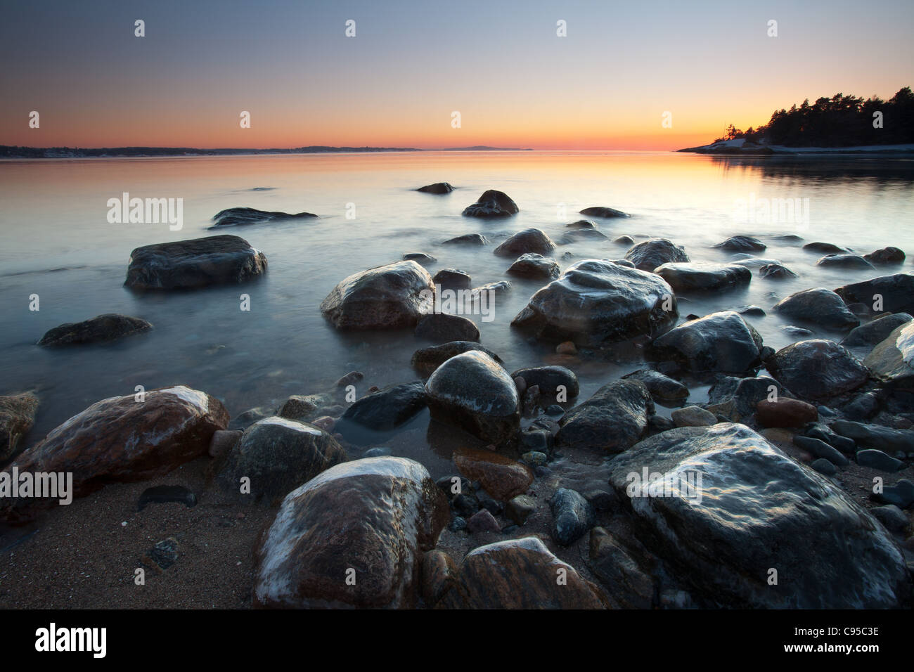 Paysage côtier au crépuscule au four, par l'horizon, à Råde kommune, Østfold fylke, la Norvège. Banque D'Images