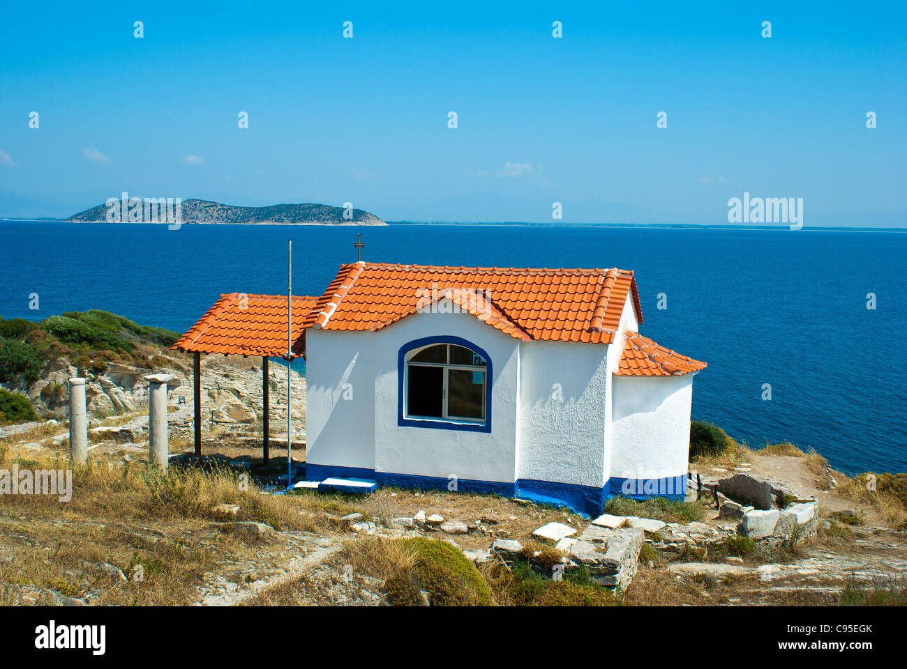 Petite église byzantine sur la colline, sur l'île de Thassos, Grèce Banque D'Images