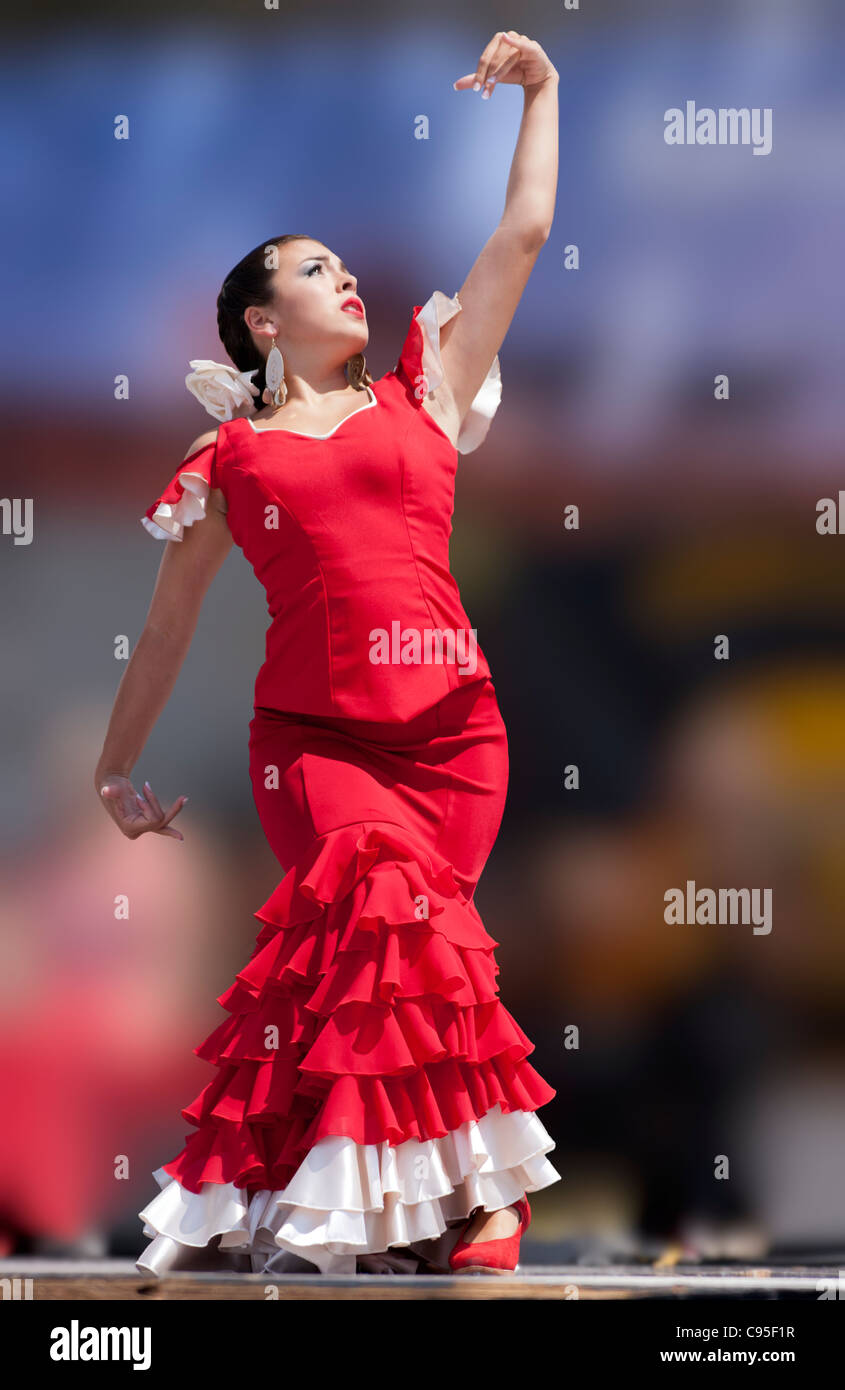 Femme espagnole flamenco dancer sur sc ne dans une robe rouge