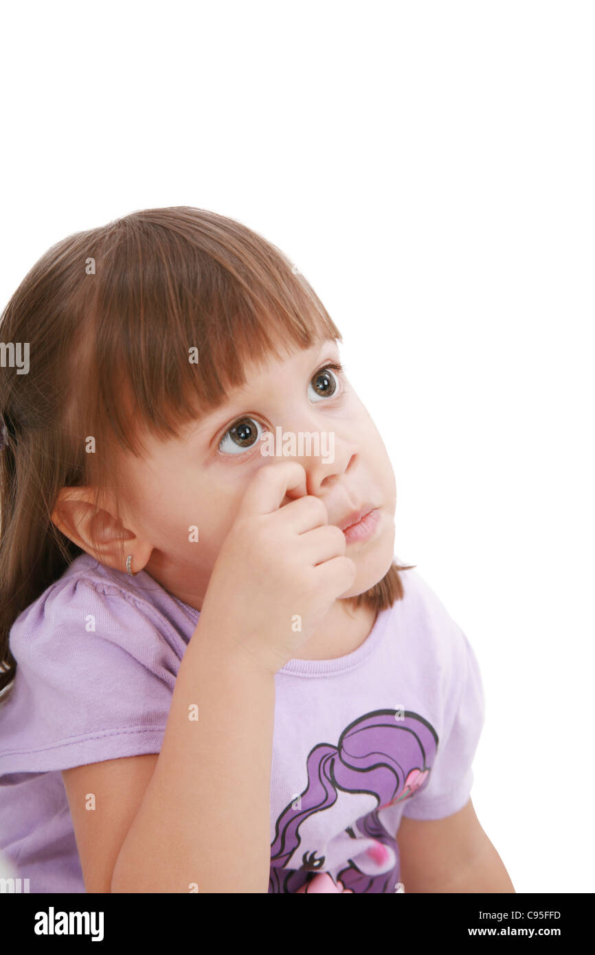 Se gratter le nez du bébé. Petit enfant de se gratter le nez. Banque D'Images