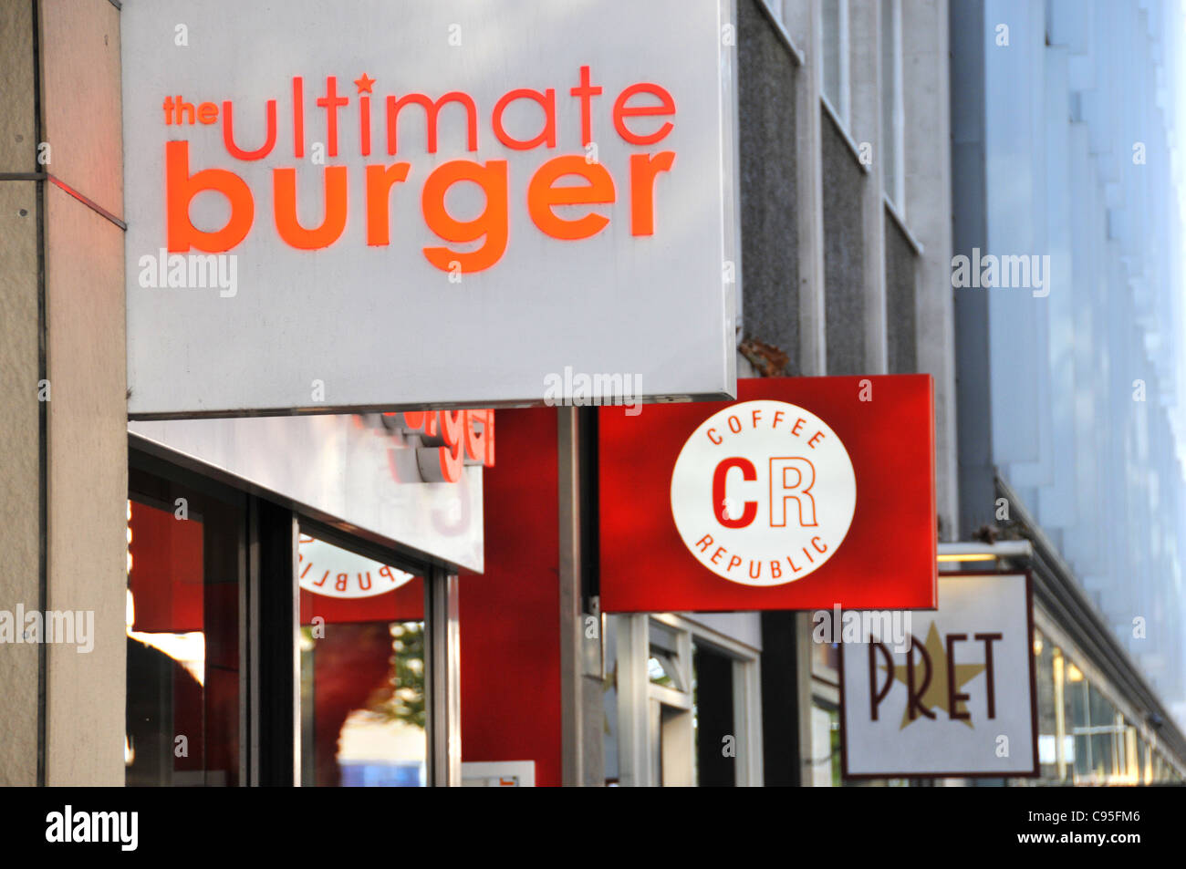 Café République Pret a manger burger ultime high street cafe café cafés café caféine culture magasins marques Banque D'Images