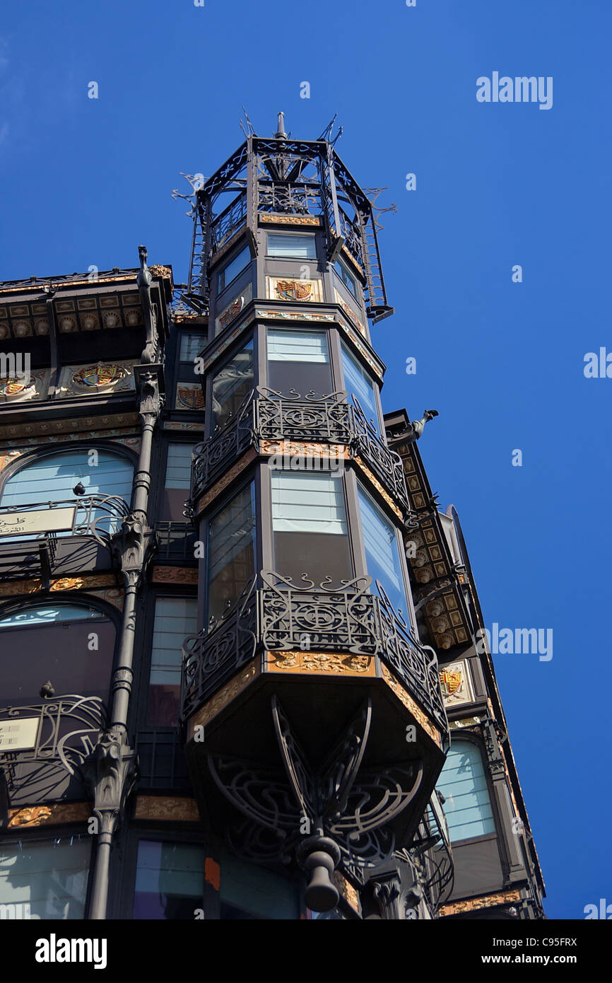 Détail de la vieille Angleterre, bâtiment qui abrite le Musée des Instruments de Musique (MIM) à Bruxelles, Belgique. Banque D'Images