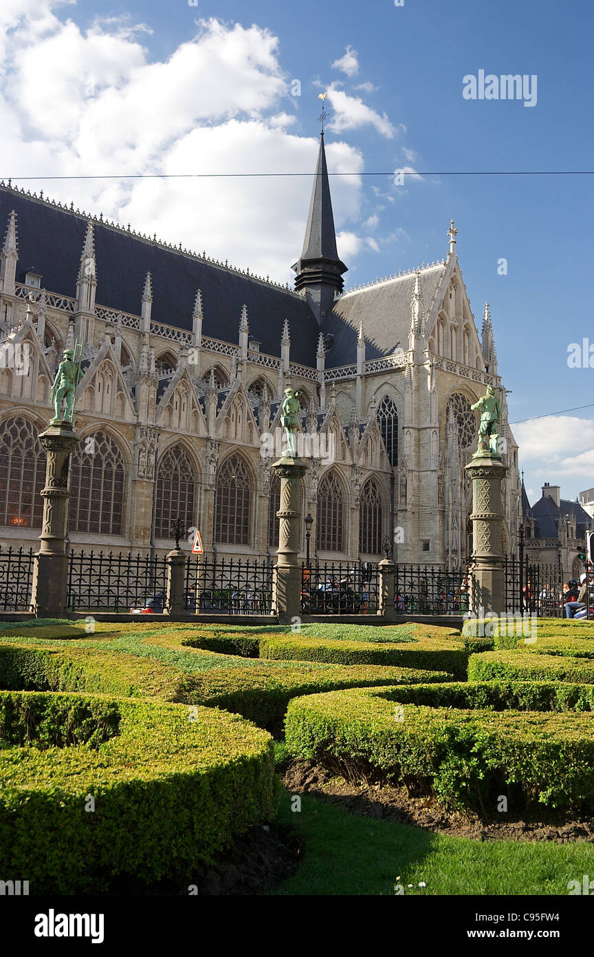 Petit Sablon park et l'Eglise Notre Dame du Sablon (église Notre Dame de Sablon ). Bruxelles, Belgique Banque D'Images