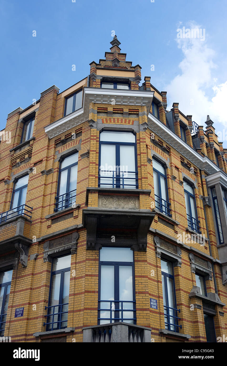Coin d'un bâtiment en brique ouvragée dans le quartier européen, Bruxelles, Belgique Banque D'Images