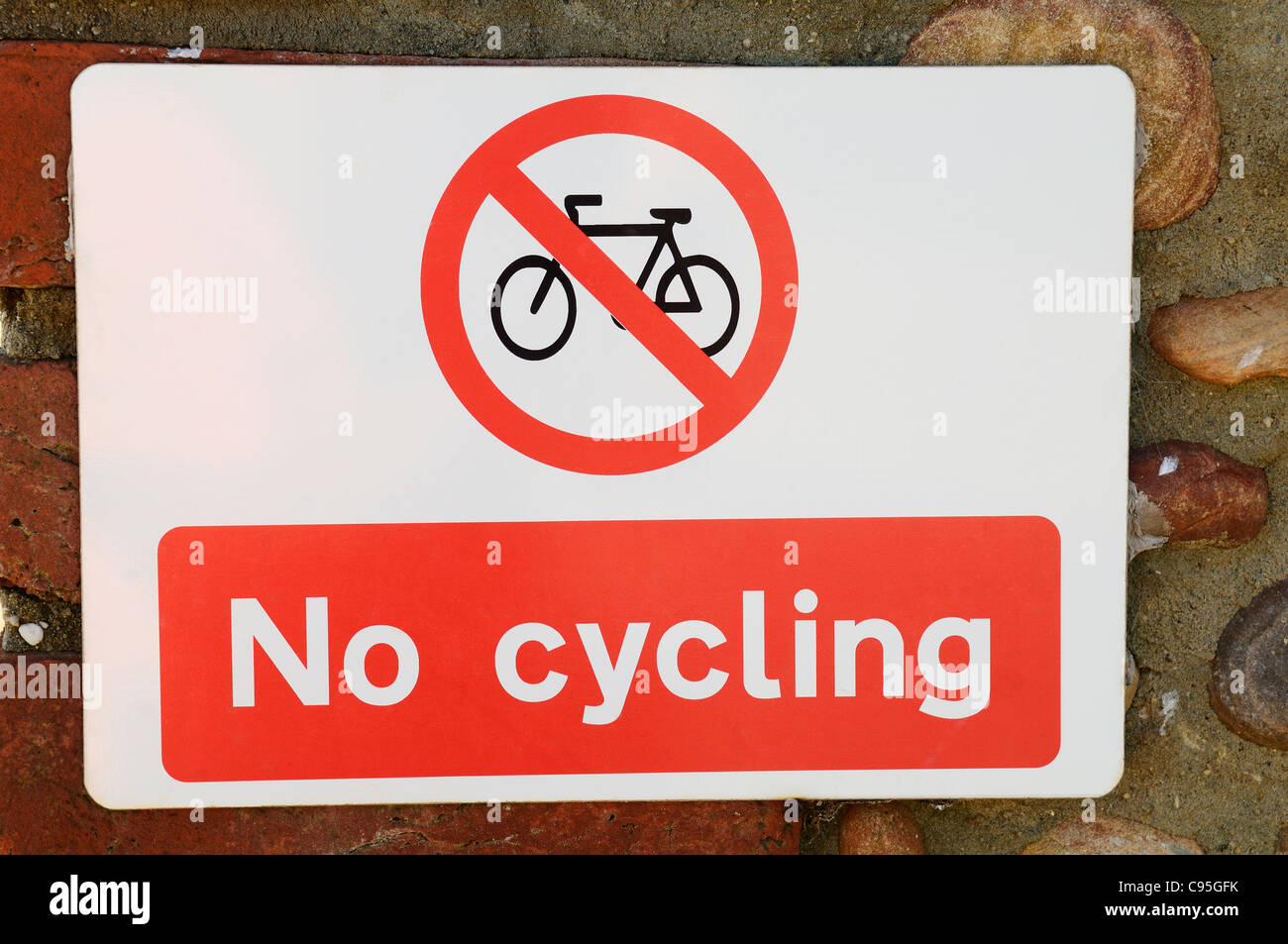 Aucun signe d'un vélo sur un mur. Banque D'Images Aucun signe d'un vélo sur un mur. Banque D'Images