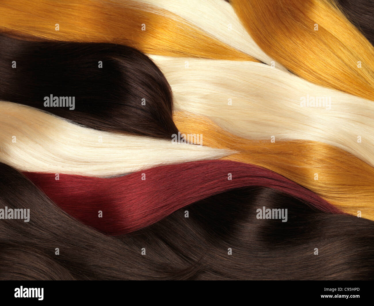 Les prolongements de cheveux humains de différentes couleurs Banque D'Images
