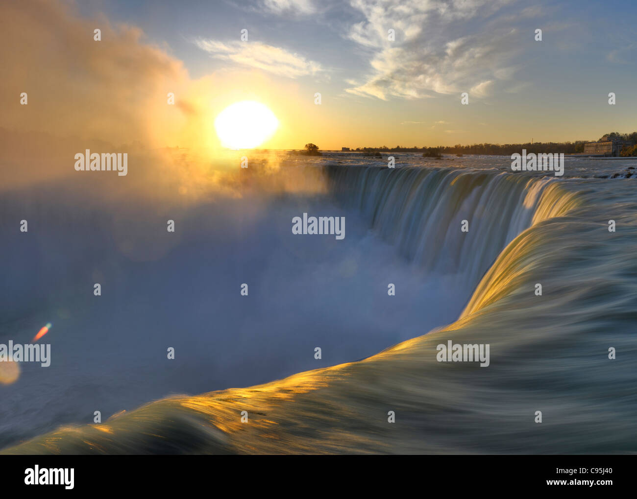 Bord de Niagara Falls Canadian Horseshoe pendant le lever du soleil. Niagara Falls Ontario Canada. Banque D'Images