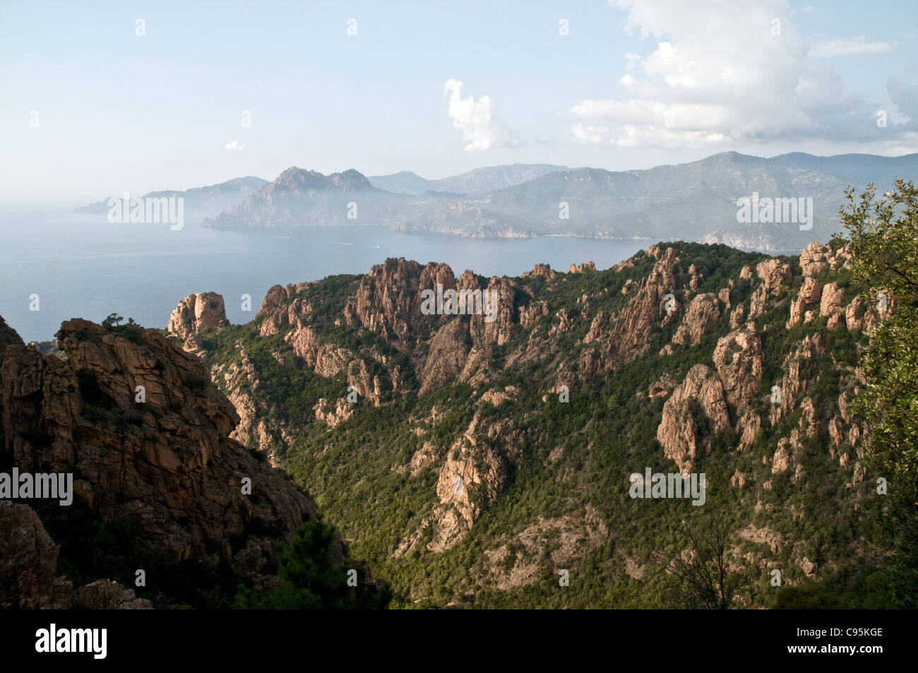 Vue sur les Calanches, Capo Senino et le golfe de Porto, vue de la ville de Piana, sur la côte ouest de l'île de Corse, France. Banque D'Images