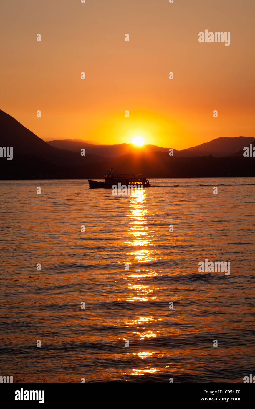 L'Italie, le Piémont, le Lac Majeur, Stresa, lever du soleil sur le Lac Majeur Banque D'Images
