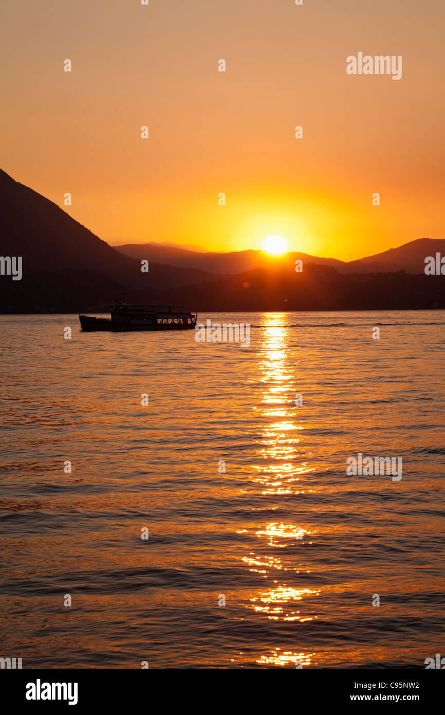 L'Italie, le Piémont, le Lac Majeur, Stresa, lever du soleil sur le Lac Majeur Banque D'Images