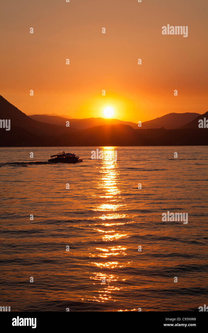 L'Italie, le Piémont, le Lac Majeur, Stresa, lever du soleil sur le Lac Majeur Banque D'Images
