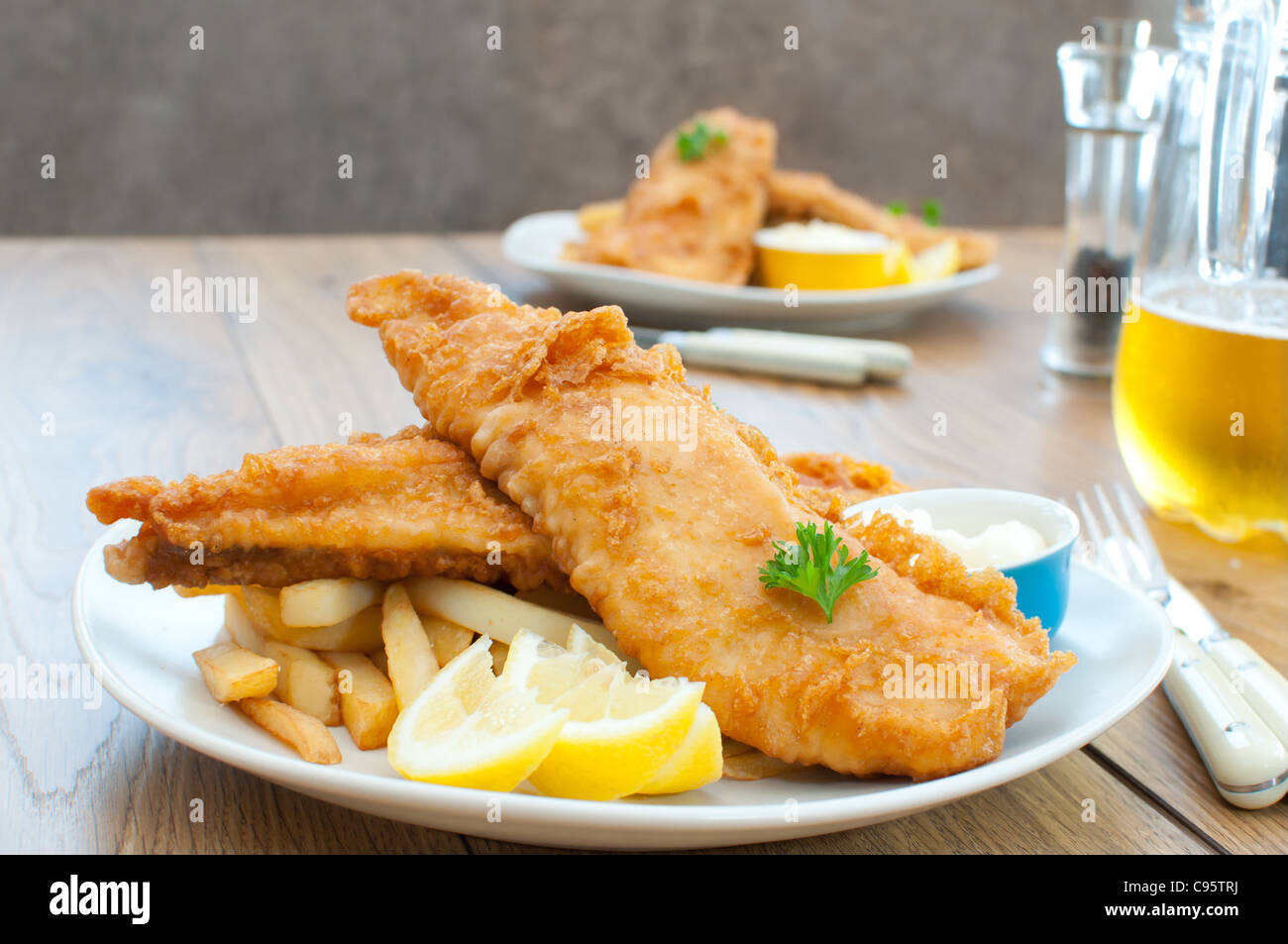 Filets de poisson frit avec des frites Banque D'Images