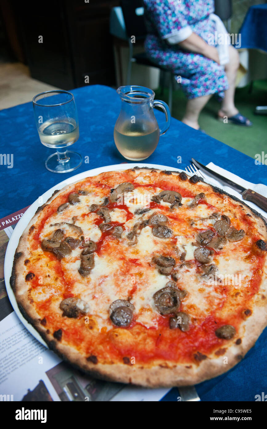 L'Italie, le Piémont, le Lac Majeur, Stresa, Pizza Banque D'Images