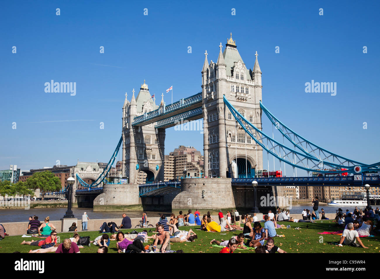 L'Angleterre, Londres, Tower Bridge et la Tamise Banque D'Images