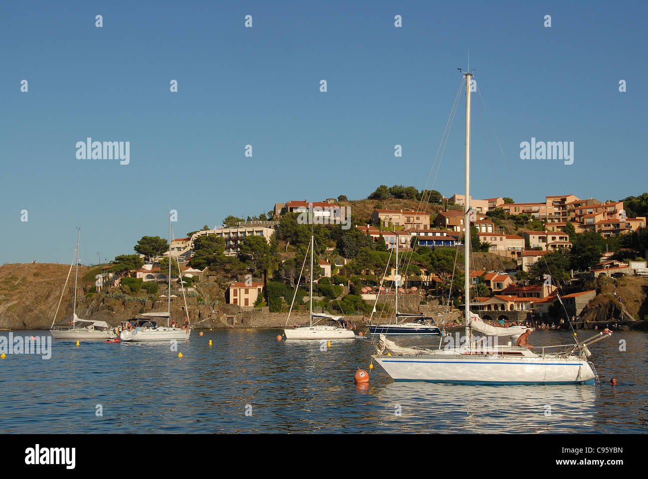 Maisons de vacances à Collioure, sur la côte de Vermeille en Roussillon dans le sud de la France, rendue célèbre par des peintres comme Picasso Banque D'Images