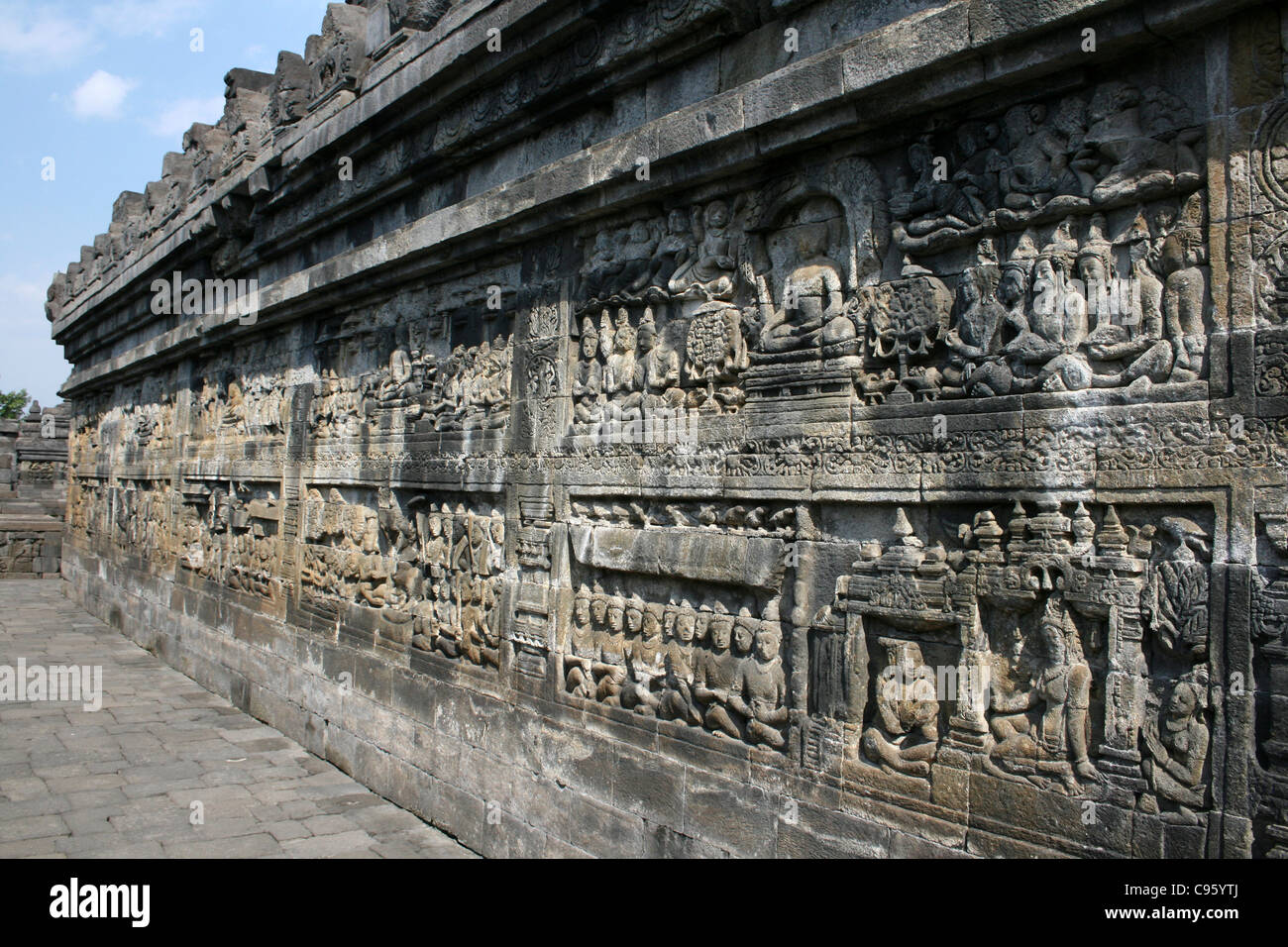 Bas-relief sculptures sur pierre au temple de Borobudur, centre de Java Banque D'Images
