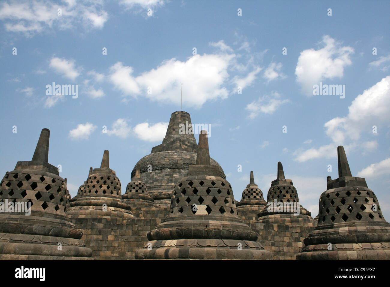 Les Stupas de pierre, Temple de Borobudur, centre de Java Banque D'Images