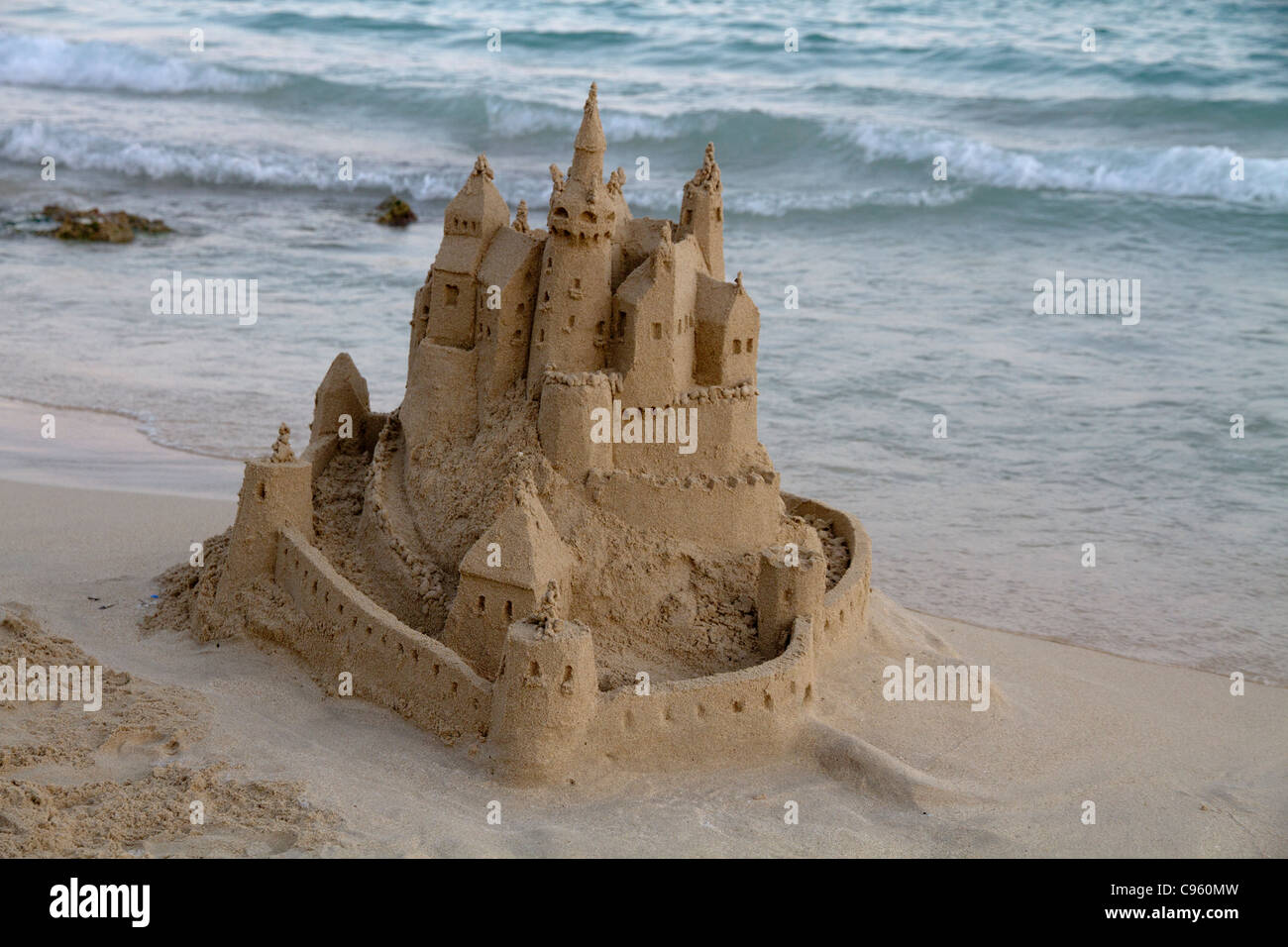 Château de sable sur la plage Banque D'Images