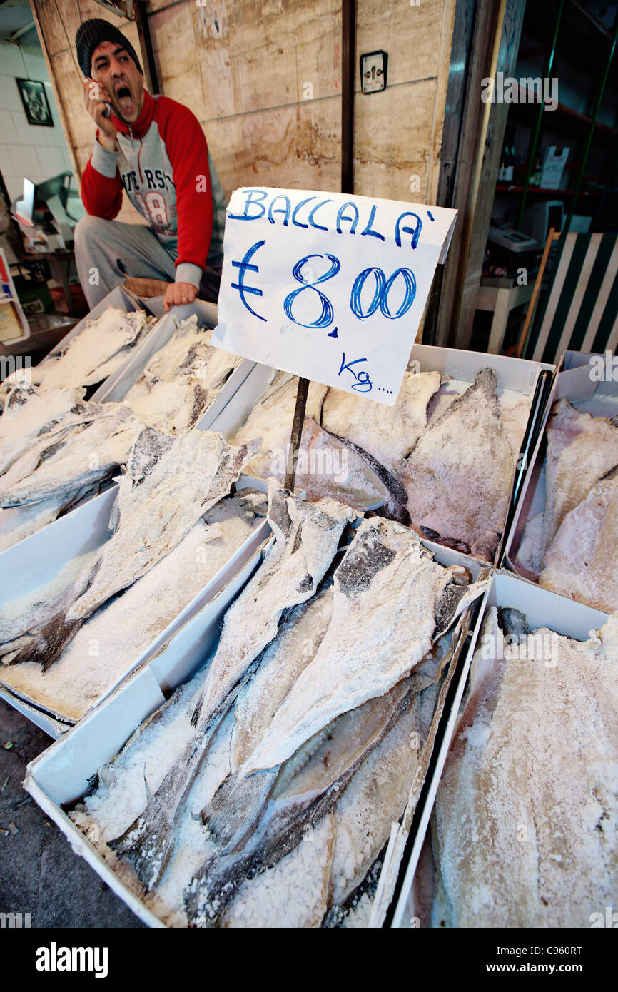 Le poisson séché dans Balloro marché à Palerme, Sicile, Italie. Banque D'Images