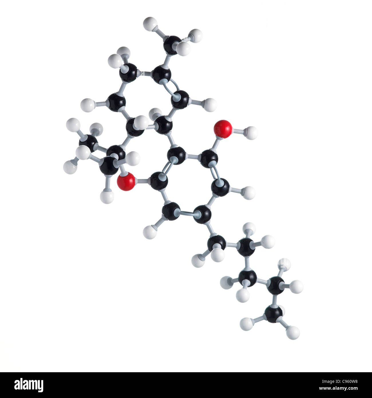 Le THC molécule pharmaceutique. Les atomes sont représentés comme des sphères et sont codés par couleur : carbone (noir) l'hydrogène (blanc) oxygène (rouge). Banque D'Images