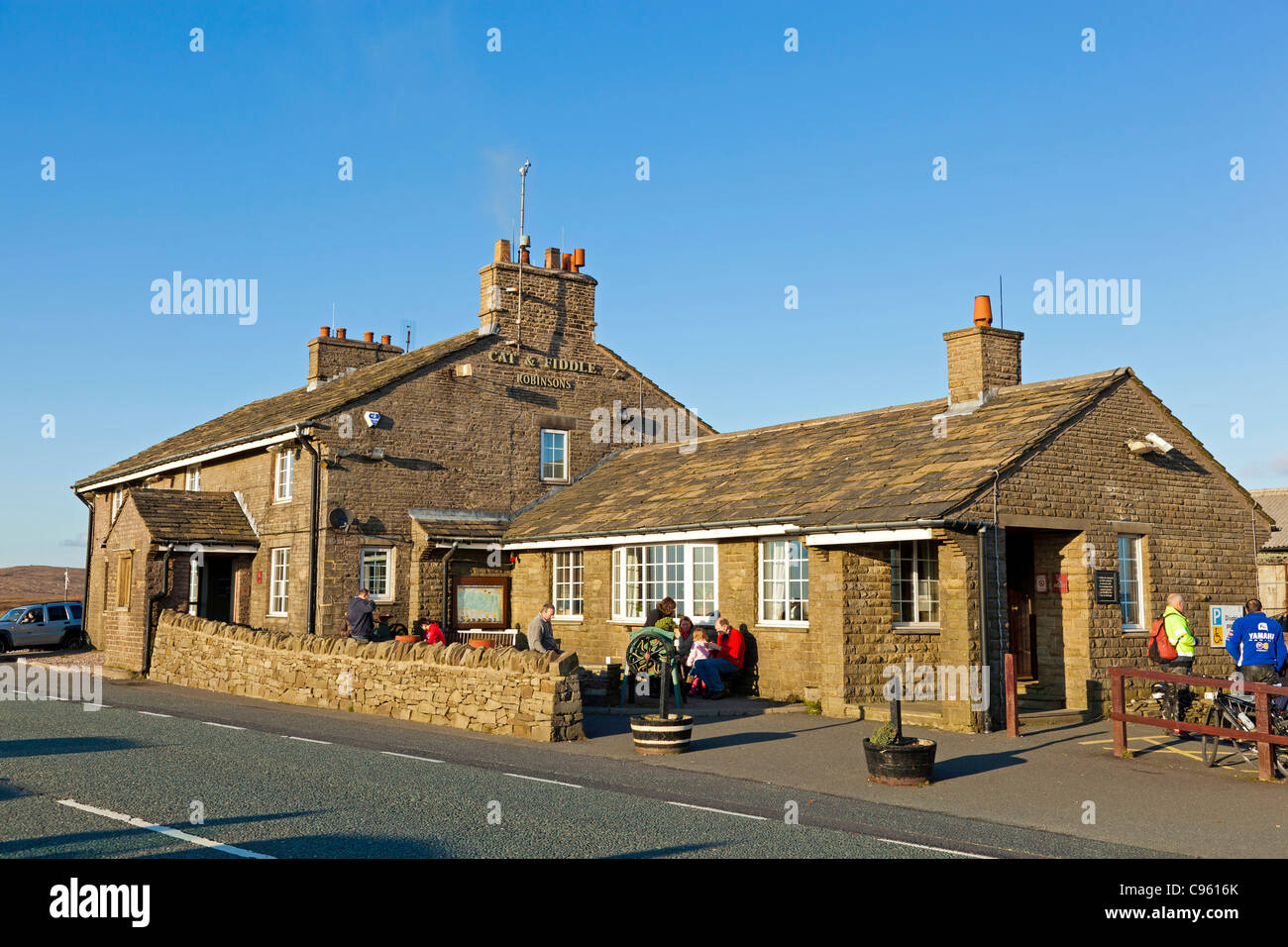 Le Cat et Fiddle pub à Cheshire entre Buxton et Macclesfield.The Inn est la deuxième plus haute maison publique d'Angleterre. Banque D'Images