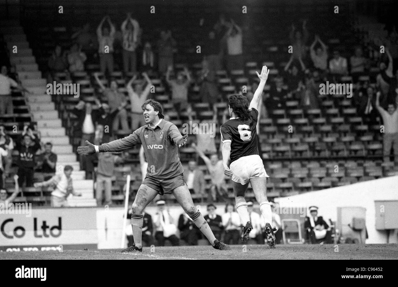 Aston Villa v West Ham United à Villa Park 25/4/87 Tom McAlister Banque D'Images