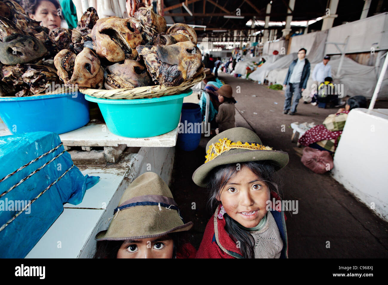 Marché de la viande à Cuzco, Pérou. Banque D'Images