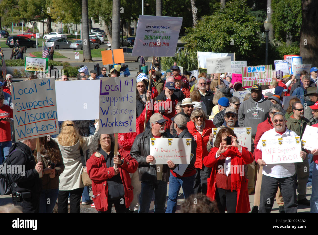 Union du travail les supporters affluent au California State Capitol au 'pour sauver le rêve américain" Banque D'Images